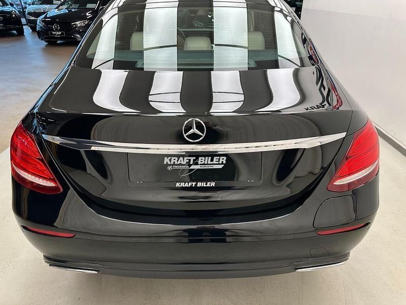 Gebraucht Mercedes E300 194 PS (142 kW) 2019 Schwarz Limousine