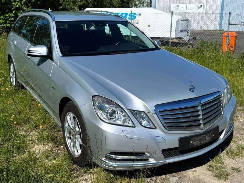 Silber Gebraucht 2010 Mercedes E250 Elegance Kombi | 7.900 € (Fairer Preis) - Bild 1/4