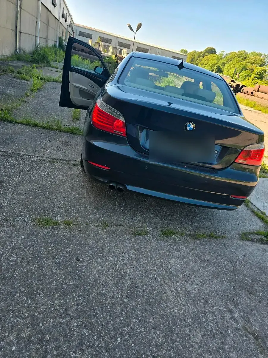 Gebraucht BMW 523 192 PS (141 kW) 2008 Blau Limousine