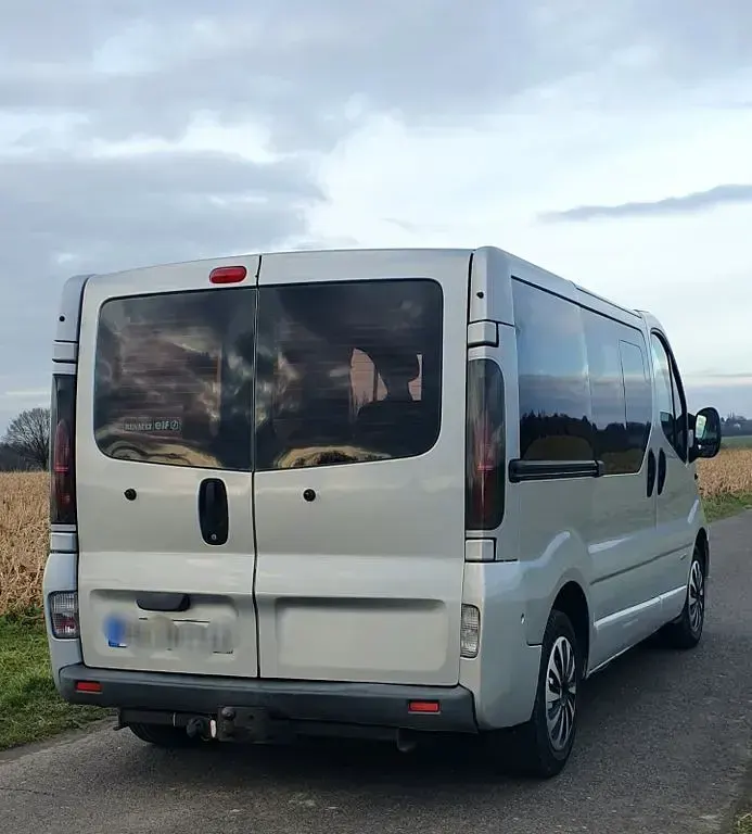 Gebraucht Renault Trafic 101 PS (74 kW) 2001 Silber Van / Kleinbus