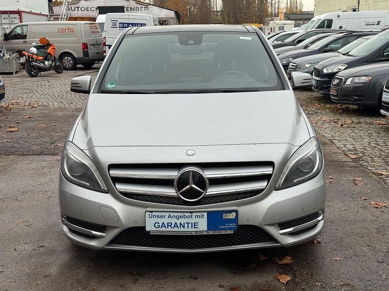 Gebraucht Mercedes B200 156 PS (114 kW) 2014 Silber Van / Kleinbus