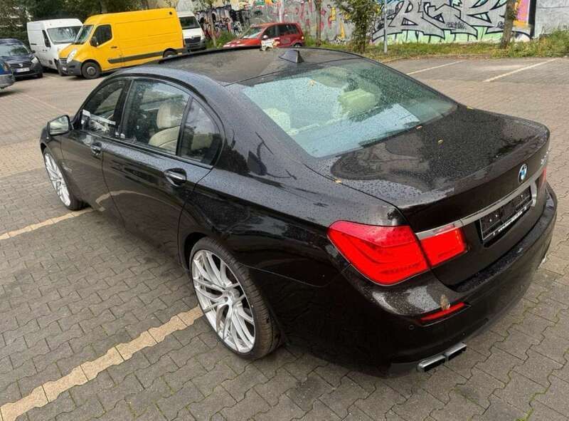 Schwarz Gebraucht 2010 BMW 760L Limousine | 18.000 € (Superpreis) - Bild 1/4