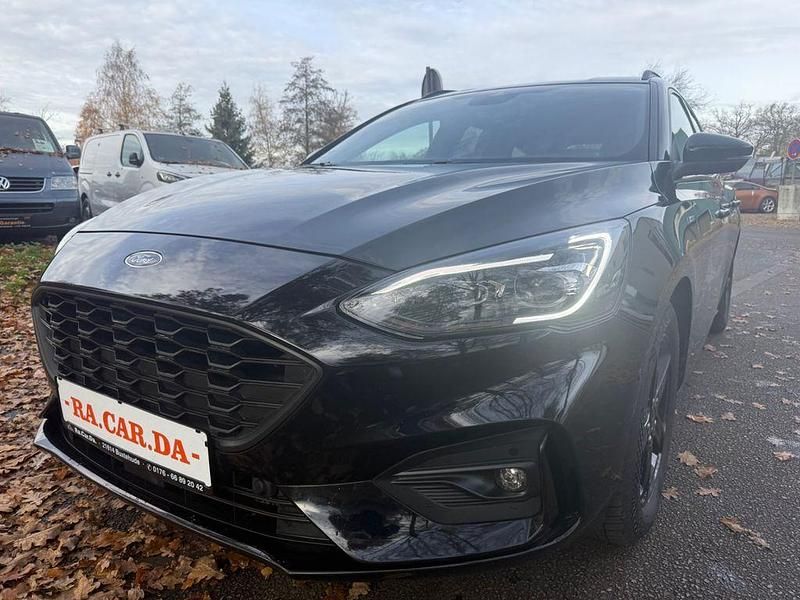 Schwarz Gebraucht 2020 Ford Focus ST-Line Limousine | 12.500 € (Superpreis) - Bild 1/4