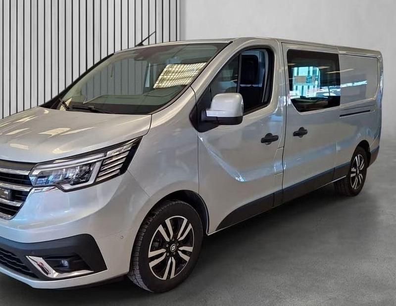 Silber Gebraucht 2023 Renault Trafic Van / Kleinbus | 31.900 € (Superpreis) - Bild 1/4