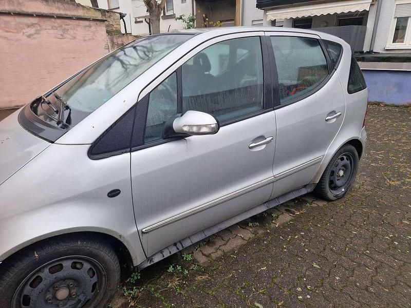 Grau Gebraucht 2003 Mercedes A140 Elegance Limousine | 2.000 € (Fairer Preis) - Bild 1/4