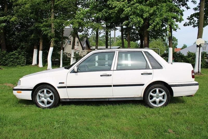 Weiß Gebraucht 1995 Volvo 460 Limousine | 1.499 € - Bild 1/4