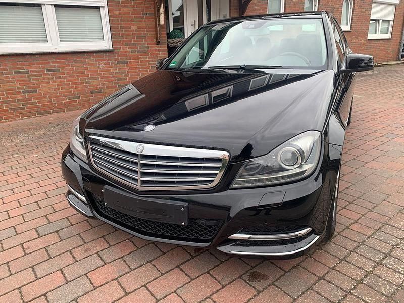 Gebraucht Mercedes C200 Elegance 184 PS (135 kW) 2011 Schwarz Limousine
