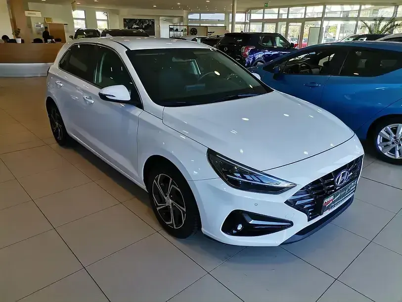 Gebraucht Hyundai i30 120 PS (88 kW) 2022 Weiß Limousine