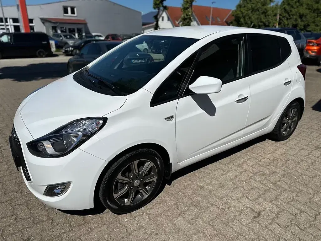 Gebraucht Hyundai ix20 Space 125 PS (91 kW) 2019 Weiß Kleinwagen