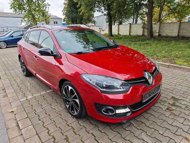 Rot Gebraucht 2015 Renault Mégane III Bose Edition Limousine | 6.200 € (Fairer Preis) - Bild 1/4