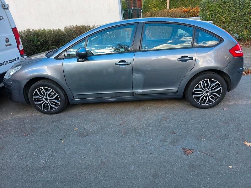 Grau Gebraucht 2010 Citroën C4 Kombi | 2.200 € (Guter Preis) - Bild 1/4