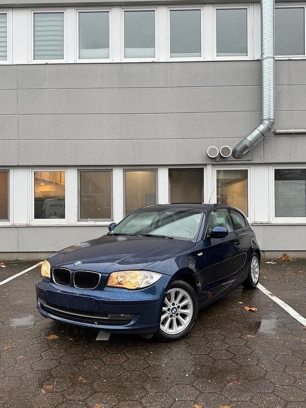 Blau Gebraucht 2010 BMW 118 Coupé Coupé | 5.190 € (Guter Preis) - Bild 1/4