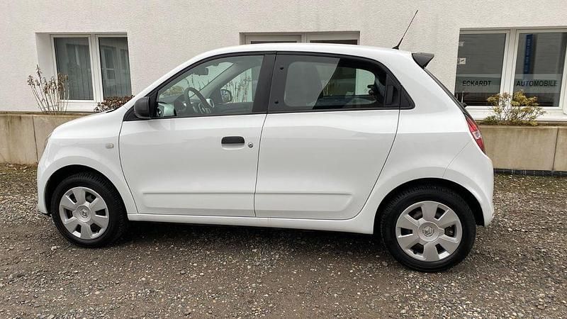 Gebraucht Renault Twingo Life 69 PS (50 kW) 2018 Weiß Kleinwagen
