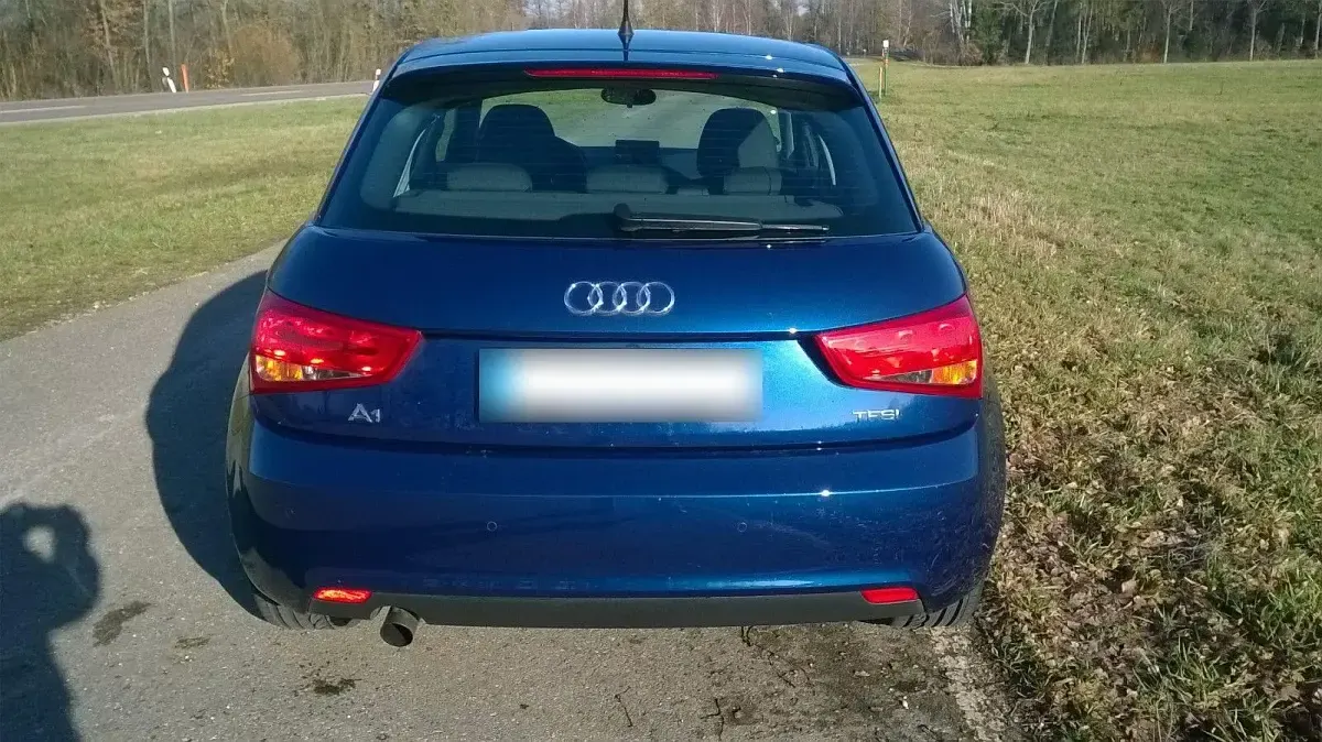 Gebraucht Audi A1 Sportback Attraction 86 PS (63 kW) 2014 Blau Kleinwagen