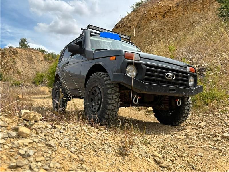 Gebraucht Lada niva 84 PS (61 kW) 2018 Grau SUV