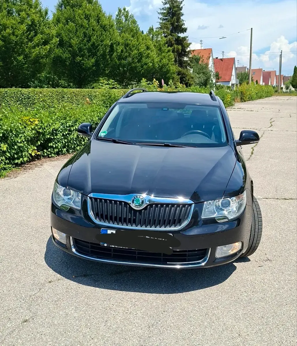 Gebraucht Skoda Superb 140 PS (102 kW) 2012 Schwarz Kombi