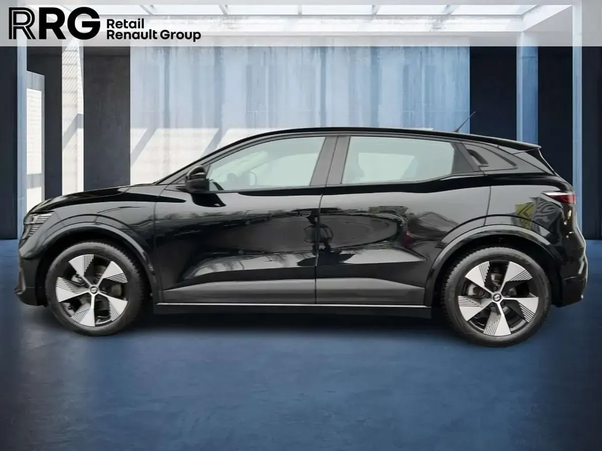 Käytetty Renault Megane E-Tech Equilibre 96 kW (131 HP) 2022 Musta Sedan