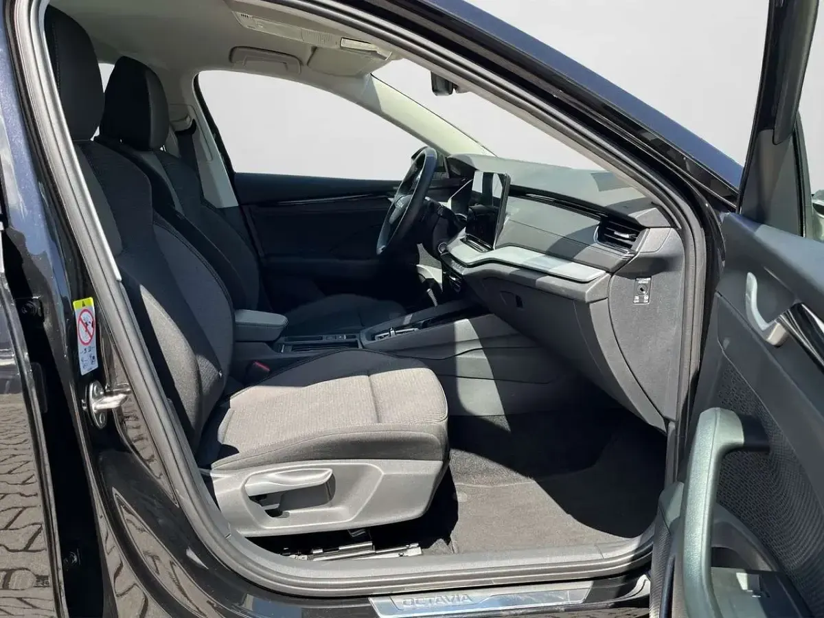 Gebraucht Skoda Octavia Selection 150 PS (110 kW) 2025 Blackmagic perleffekt (metallic) Kombi