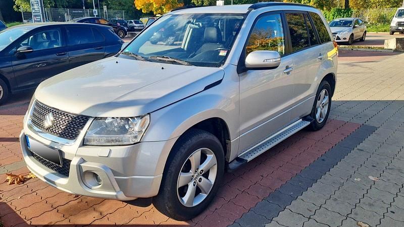 Silber Gebraucht 2012 Suzuki Grand Vitara Comfort SUV | 6.950 € (Fairer Preis) - Bild 1/4