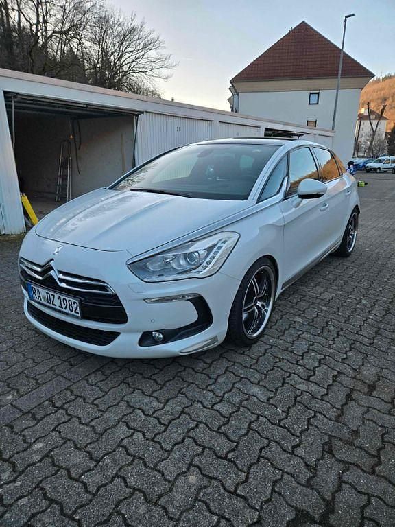 Weiß Gebraucht 2012 Citroën DS5 Sport Chic Kleinwagen | 7.500 € (Fairer Preis) - Bild 1/4