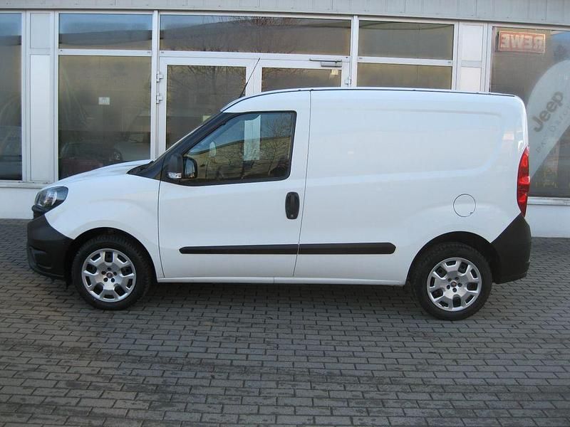 Gebraucht Fiat Doblò 95 PS (69 kW) 2021 Weiß Van / Kleinbus
