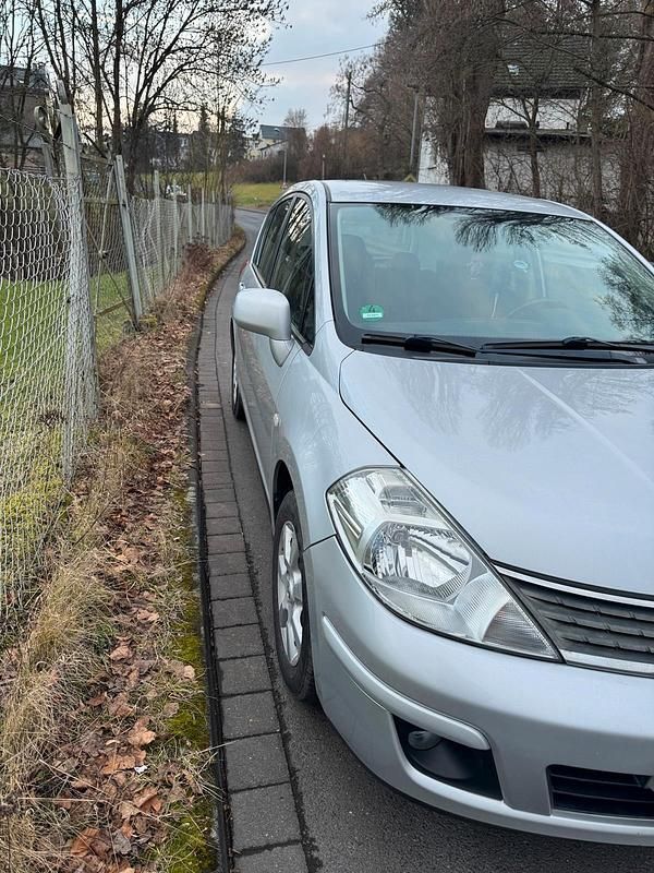 Gebraucht Nissan Tiida 110 PS (80 kW) 2009 Silber Kleinwagen