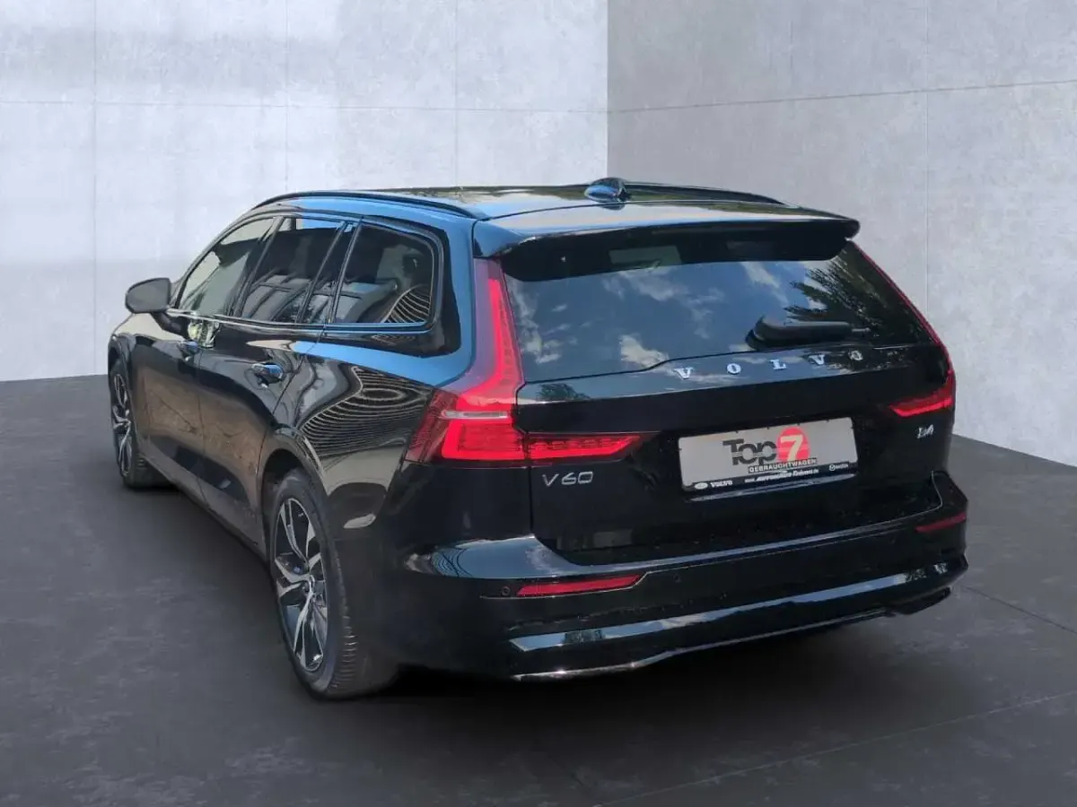 Gebraucht Volvo V60 145 PS (106 kW) 2025 Kombi