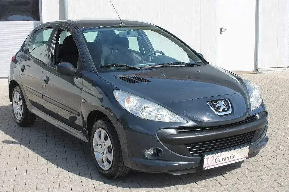 Gebraucht Peugeot 206+ 60 PS (44 kW) 2009 Grau Kleinwagen