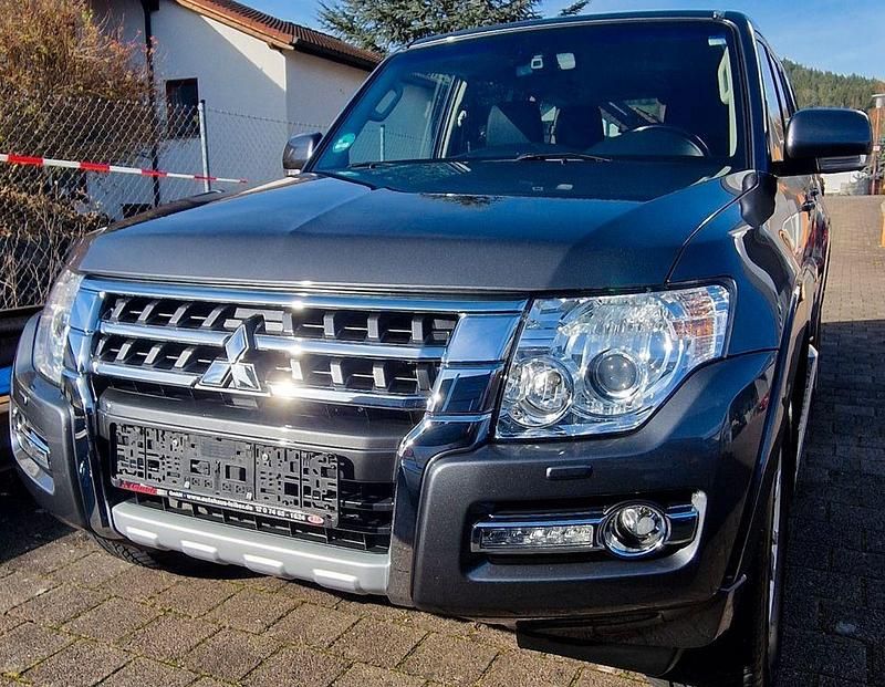 Gebraucht Mitsubishi Pajero Plus 190 PS (139 kW) 2017 Grau SUV
