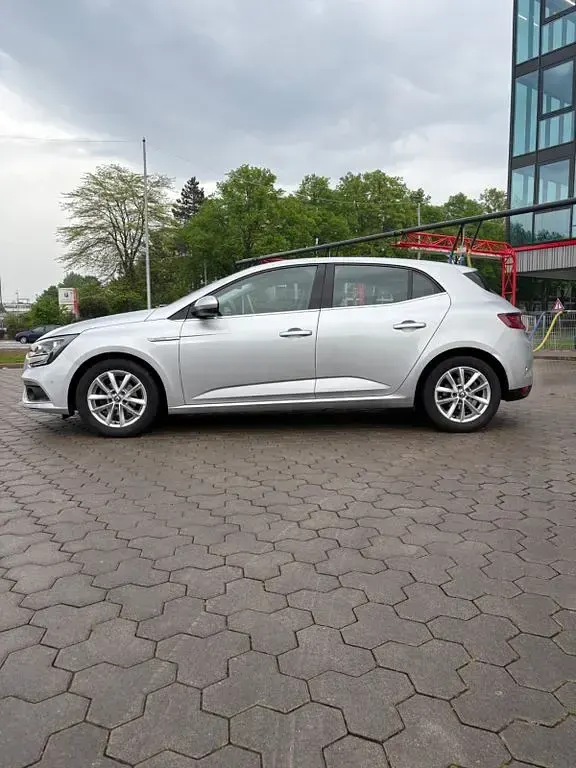 Gebraucht Renault Mégane 101 PS (74 kW) 2016 Silber Limousine