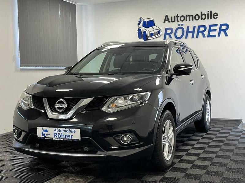 Schwarz black pearl (m) Gebraucht 2015 Nissan X-Trail Tekna SUV | 11.990 € (Teuer) - Bild 1/4