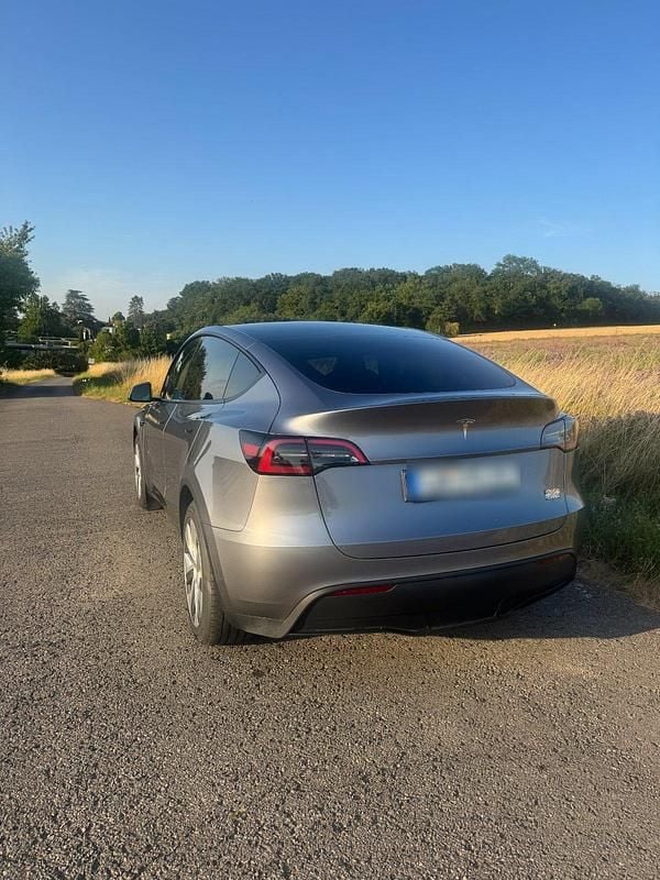 Gebraucht Tesla Model Y Long Range RWD 255 kW (347 PS) 2024 Silber SUV