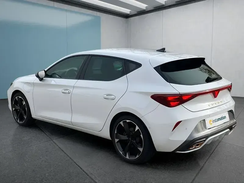 Używany Cupra Leon 204 KM (150 kW) 2024 Biały Hatchback