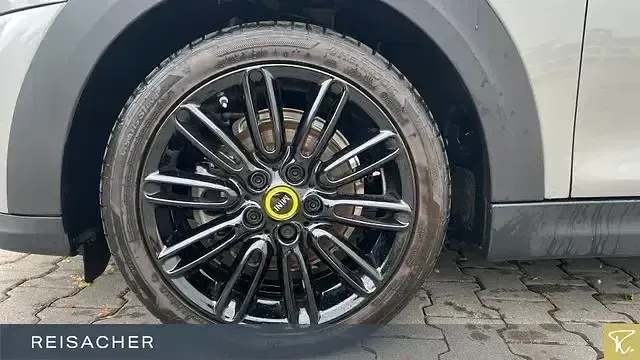 Gebraucht Mini Cooper SE 135 kW (184 PS) 2023 Silber Kleinwagen
