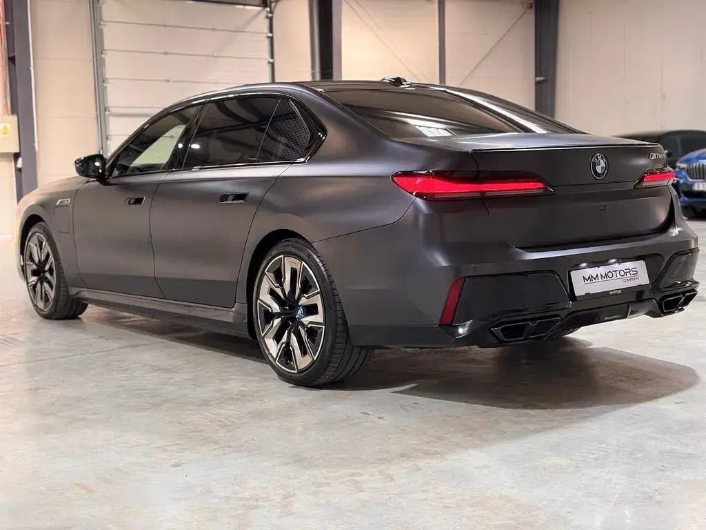 Gebraucht BMW M760e 381 PS (280 kW) 2024 Grau Limousine