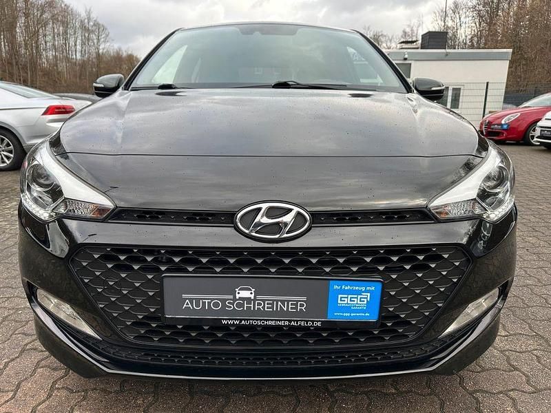 Gebraucht Hyundai i20 YES! 84 PS (61 kW) 2018 Phantom black Limousine