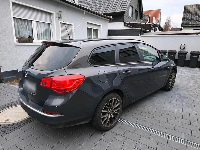 Gebraucht Opel Astra 140 PS (102 kW) 2012 Grau Kombi