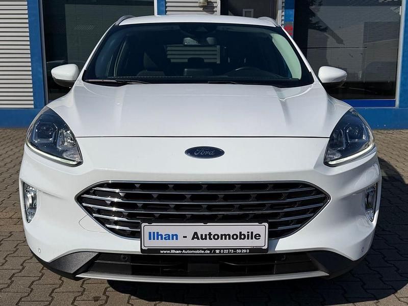 Gebraucht Ford Kuga Titanium 120 PS (88 kW) 2022 Weiß SUV