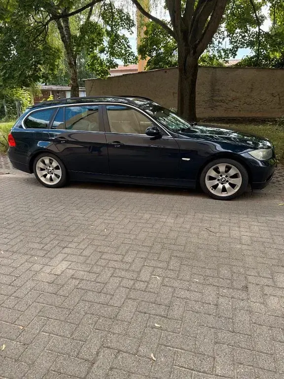 Gebraucht BMW 325 Basis 218 PS (160 kW) 2006 Blau Kombi