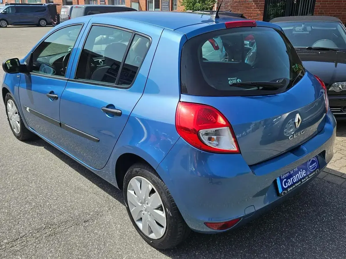 Gebraucht Renault Clio II 75 PS (55 kW) 2011 Blau Limousine
