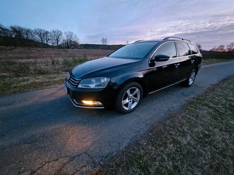 Gebraucht VW Passat 140 PS (102 kW) 2011 Schwarz Kombi