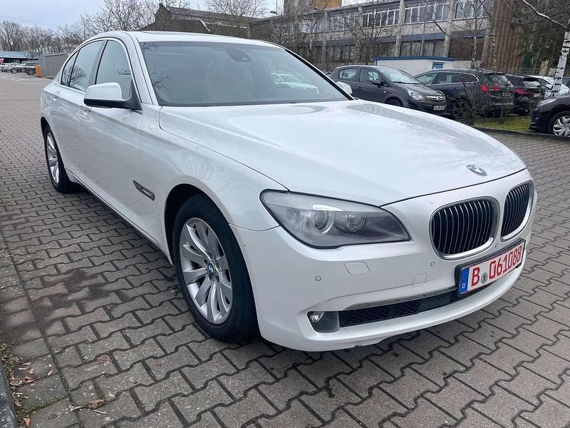 Gebraucht BMW 740 306 PS (225 kW) 2012 Weiß Limousine