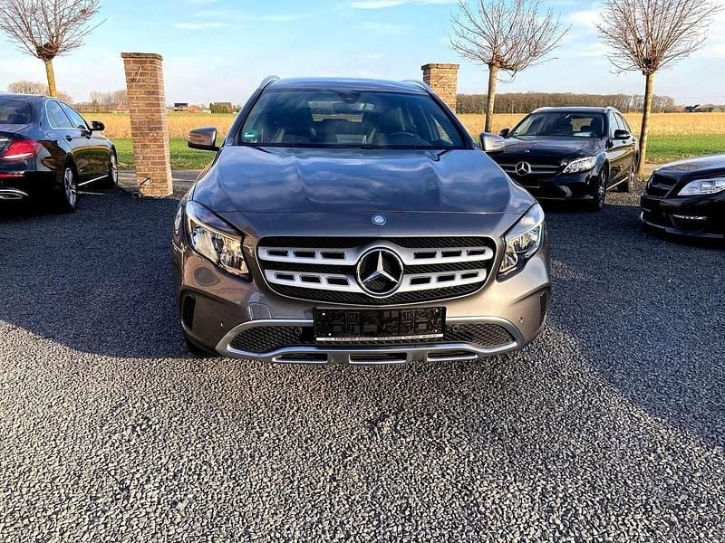 Gebraucht Mercedes GLA200 156 PS (114 kW) 2017 Mountaingrau  met. SUV