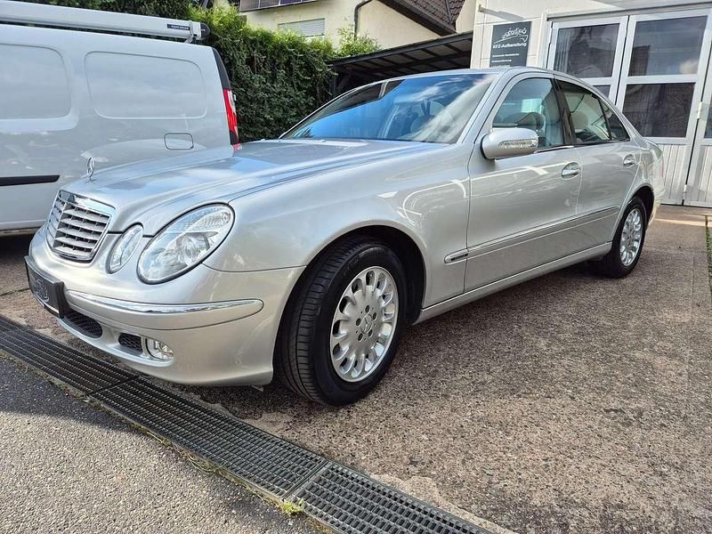 Gebraucht Mercedes E200 Elegance 163 PS (119 kW) 2004 Brilliantsilbermet. Limousine