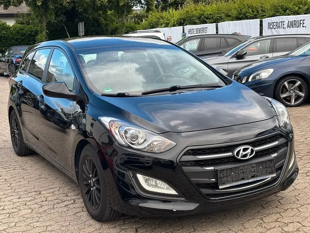 Gebraucht Hyundai i30 Trend 136 PS (100 kW) 2016 Schwarz Limousine