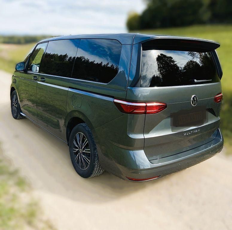 Gebraucht VW Multivan 150 PS (110 kW) 2023 Grau Van