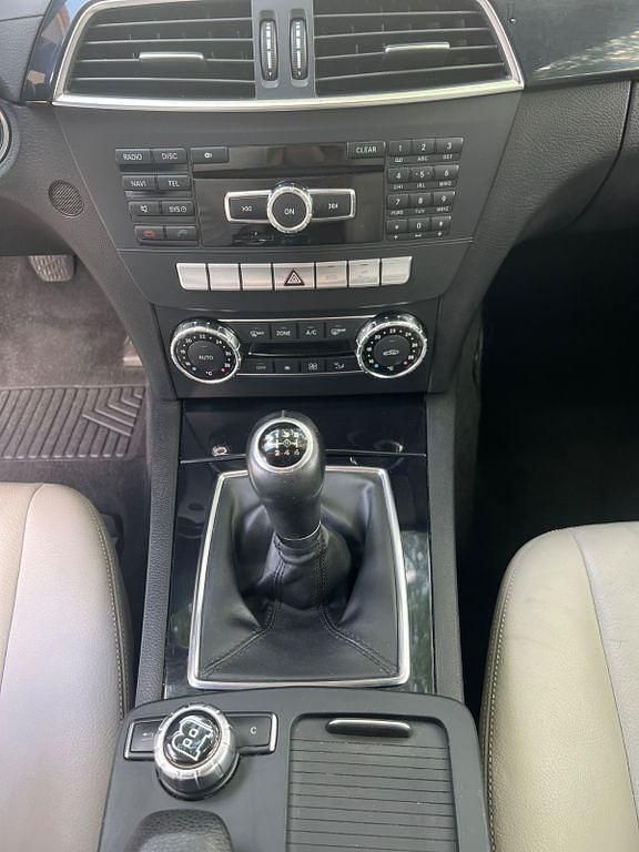 Gebraucht Mercedes 220 170 PS (125 kW) 2011 Schwarz Limousine