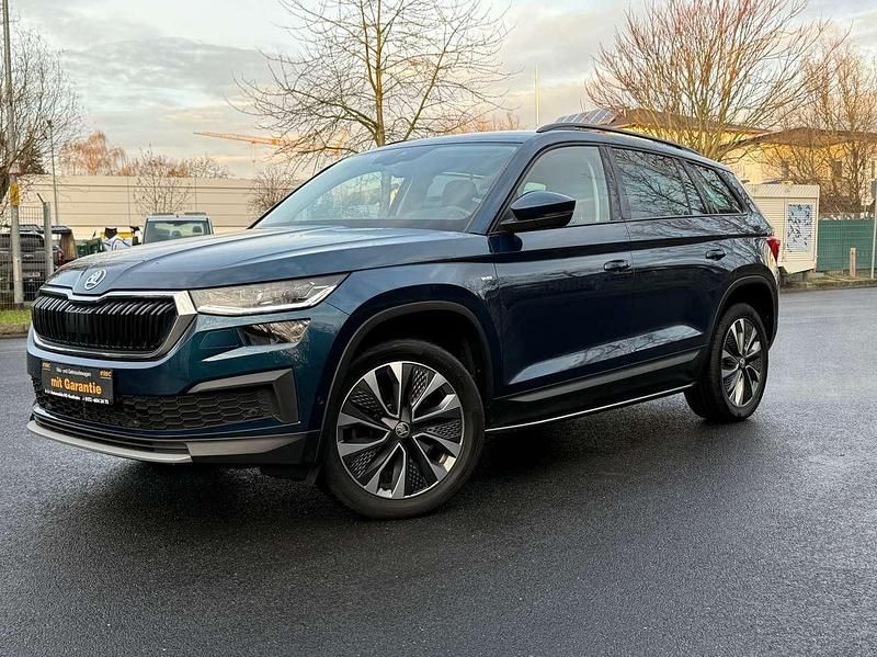 Lavablau metallic Gebraucht 2022 Skoda Kodiaq Tour SUV | 34.380 € (Fairer Preis) - Bild 1/4