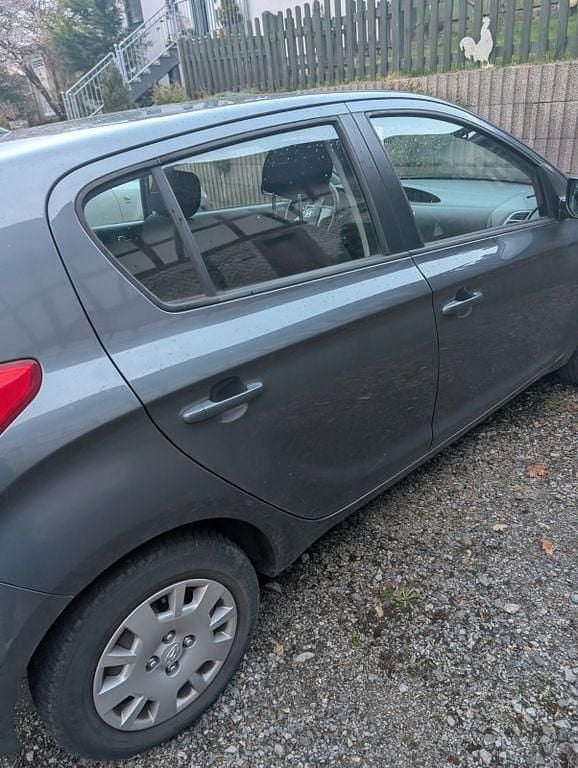 Gebraucht Hyundai i20 86 PS (63 kW) 2014 Grau Kleinwagen