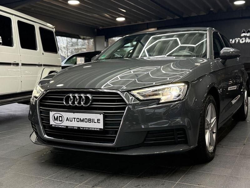 Grau Gebraucht 2020 Audi A3 Sport Limousine | 17.499 € (Superpreis) - Bild 1/4